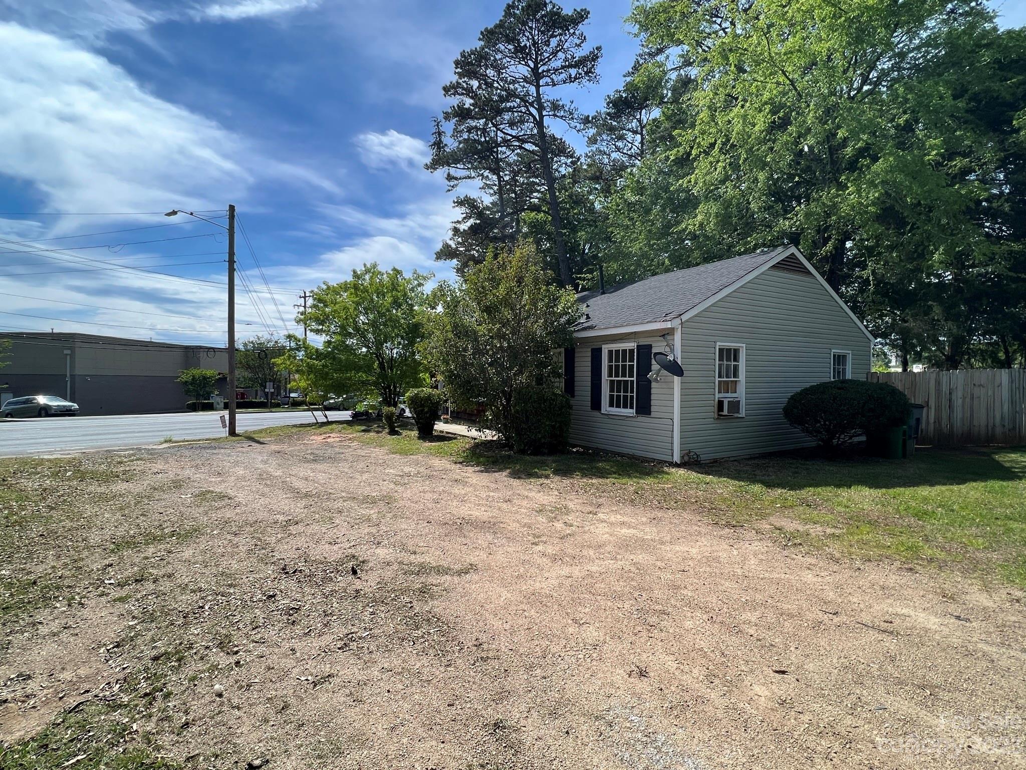 4650 Connecting Road Charlotte, NC 28209 - Photo 2 of 15