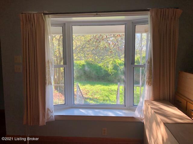 190 Gumwell Road Brandenburg, KY 40108 - Photo 15 of 26 190 gumwell liv rm window