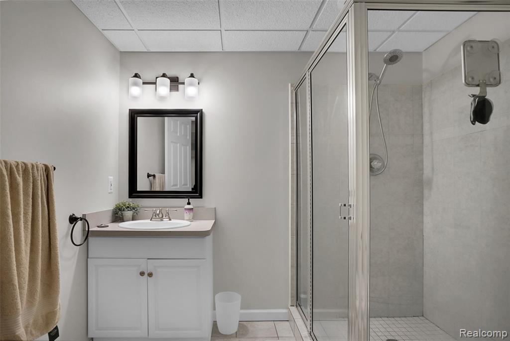 1400 Lakeview Drive Rochester Hills, MI 48306 - Photo 39 of 45