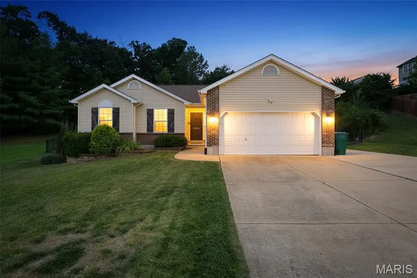 $325,000 | 909 Spalding Court, Pevely, MO 63070