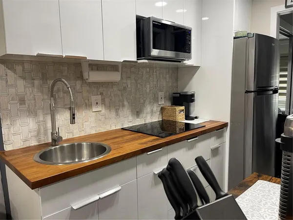 $137,000 | 20921 Haulover Cove Road, Unit 11, Lutz, FL 33558