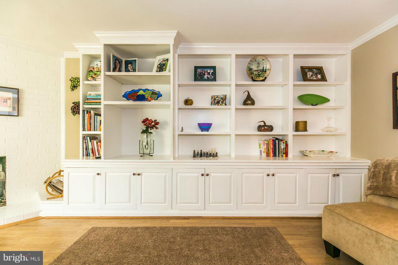 11307 Myrtle Lane Reston, VA 20191 - Photo 6 of 30 Family Room