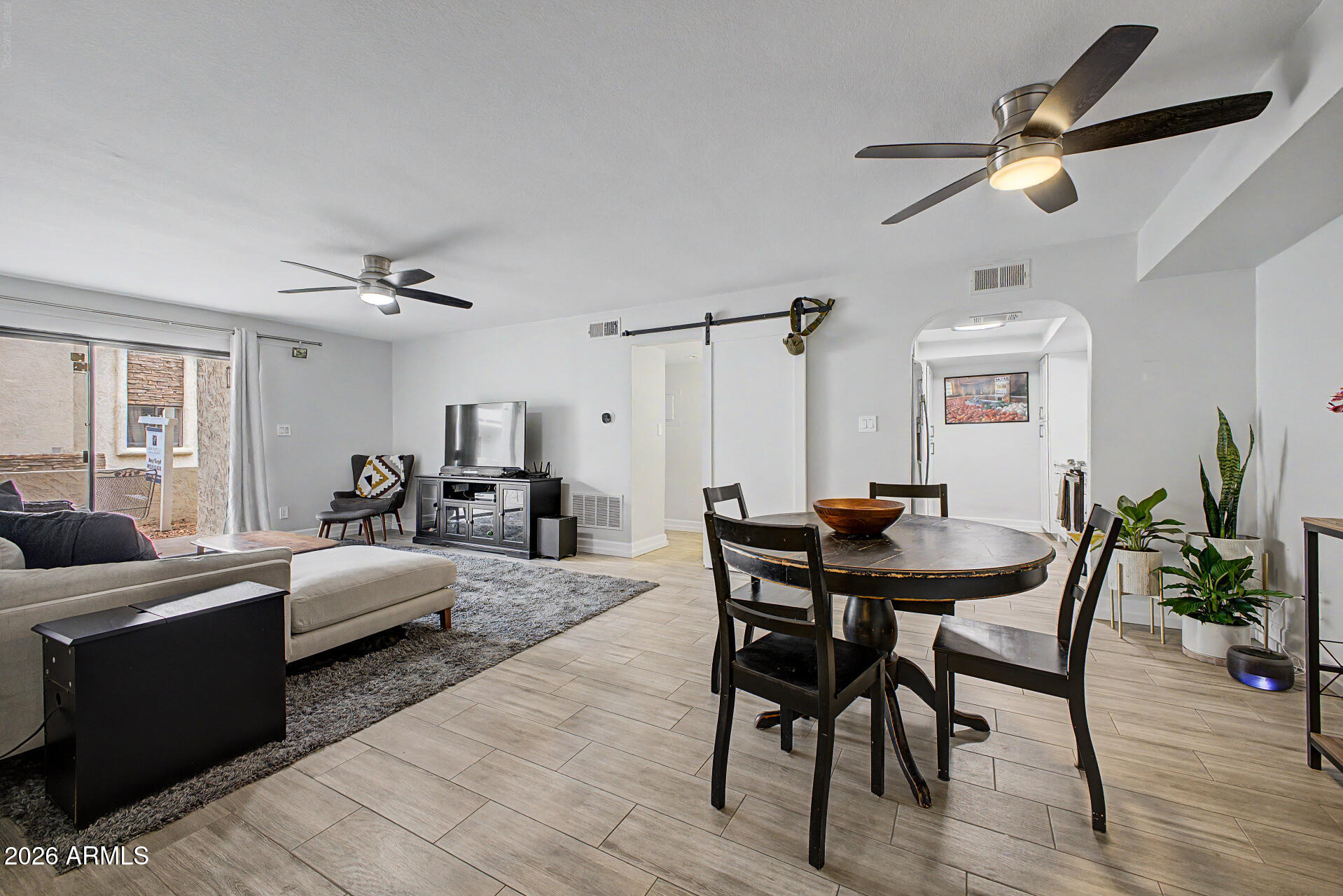 3825 East Camelback Road, Unit 122 Phoenix, AZ 85018 - Photo 2 of 11 09 - Camelback