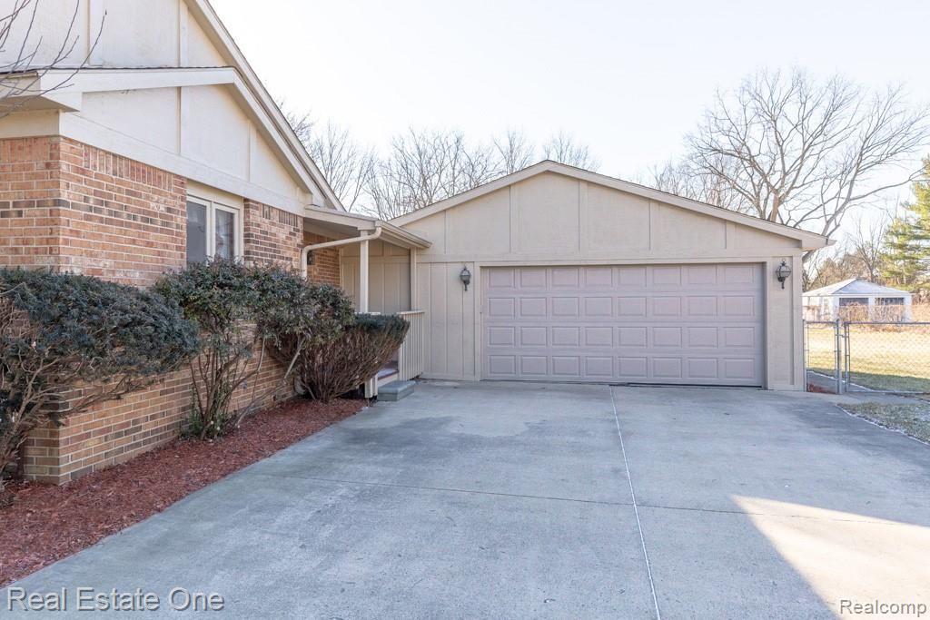 34435 West 9 Mile Road Farmington Hills, MI 48335 - Photo 4 of 32