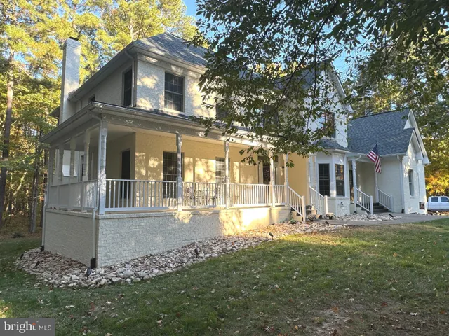 a view of a house with a yard and balcony