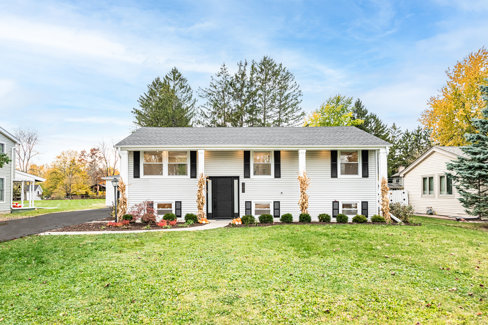 191 North Pleasant Road Lake Zurich, IL 60047 - Photo 1 of 50 Gallery Image 1