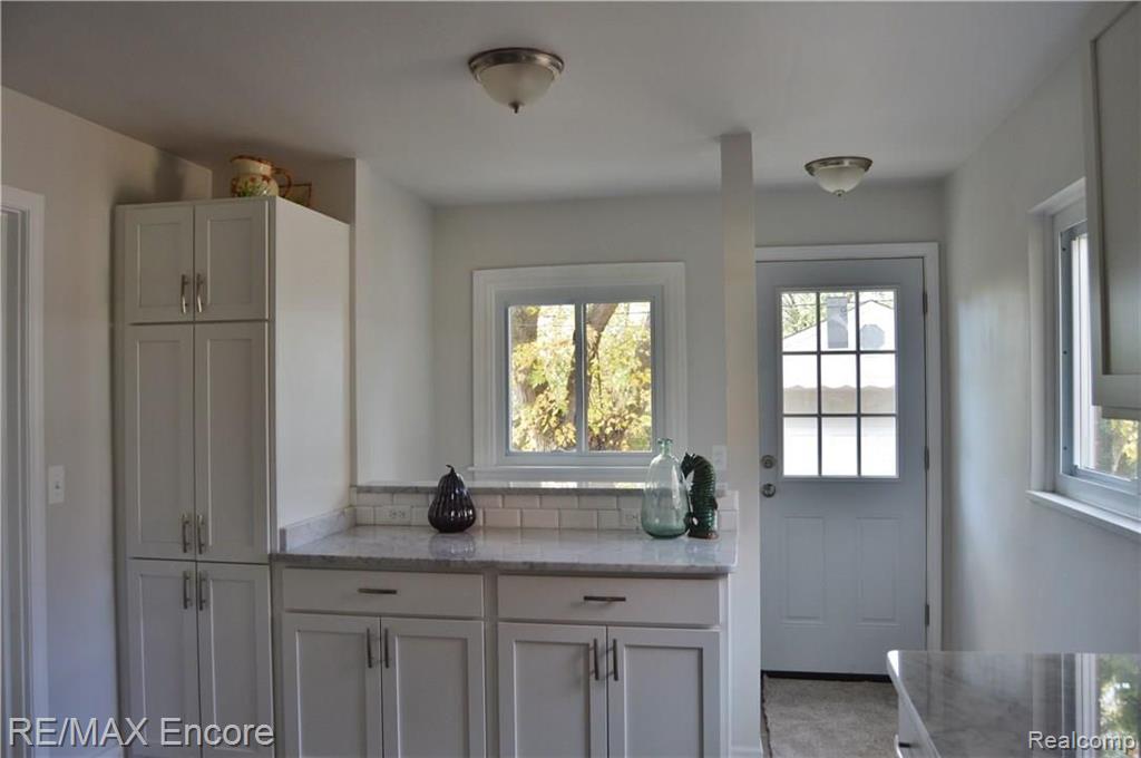31215 West Rutland Street Beverly Hills, MI 48025 - Photo 5 of 26