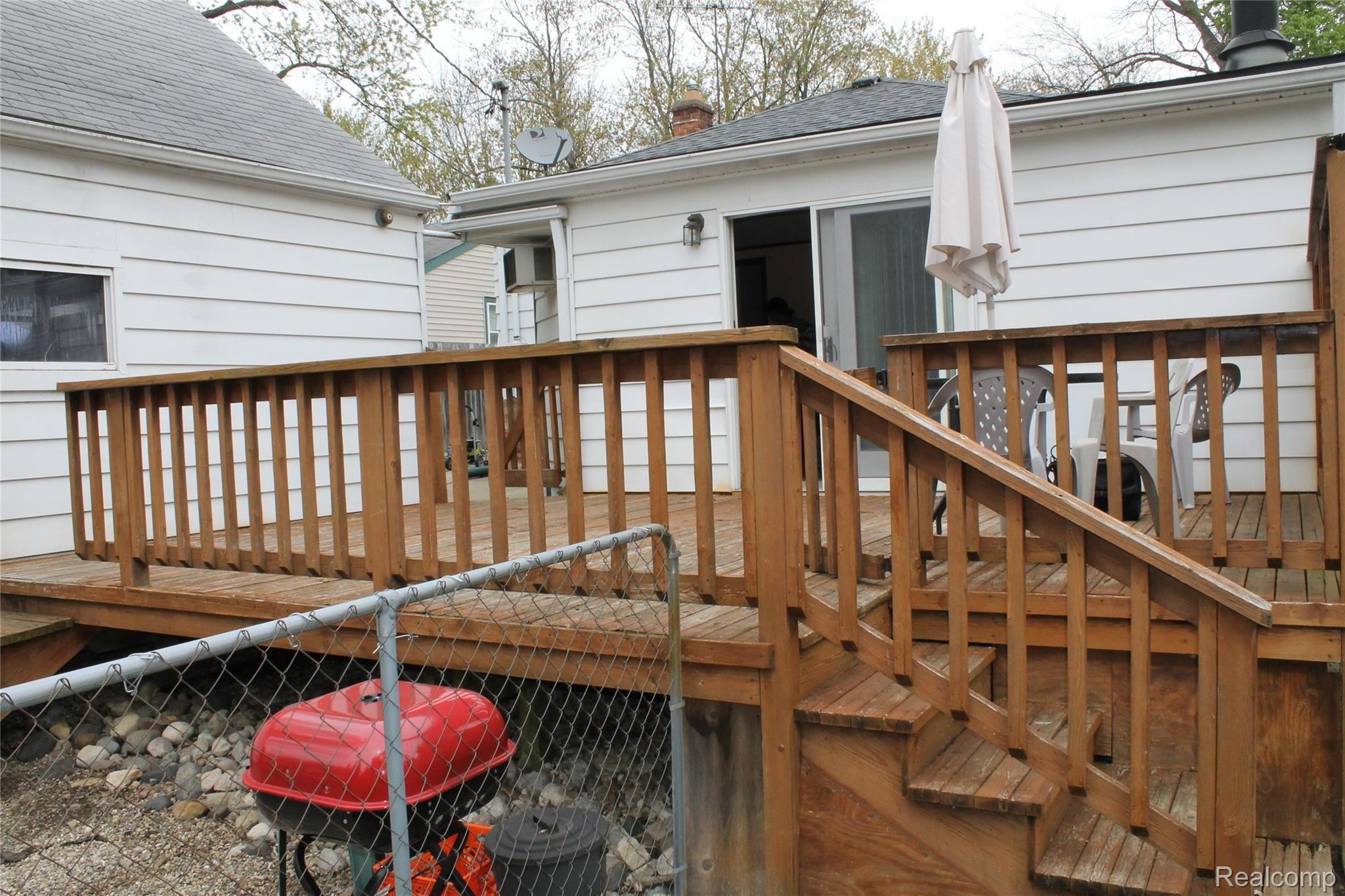 362 Dover Road Waterford, MI 48328 - Photo 6 of 26 IMG_5766.JPG