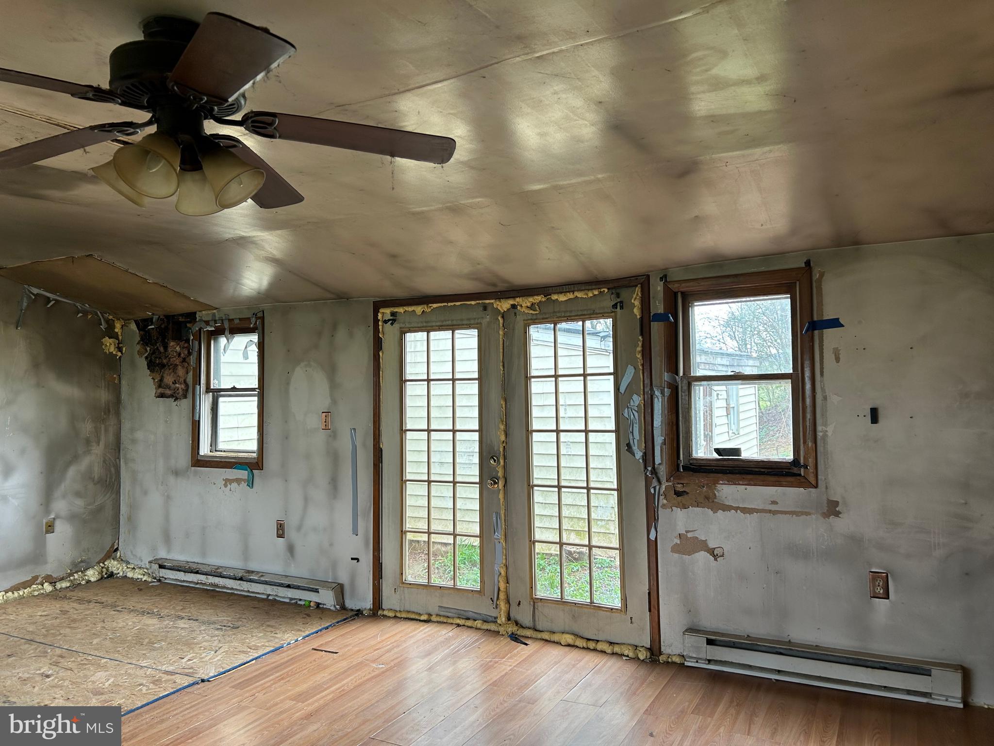 12632 Creagerstown Road Thurmont, MD 21788 - Photo 15 of 18 living room