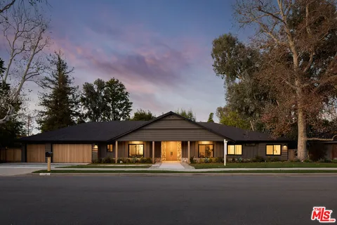 $3,899,000 | 17539 West Magnolia Boulevard, Encino, CA 91316