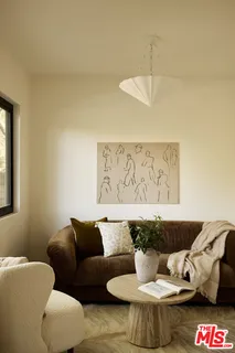 $3,899,000 | 17539 West Magnolia Boulevard, Encino, CA 91316