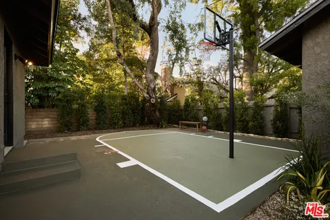 $3,899,000 | 17539 West Magnolia Boulevard, Encino, CA 91316