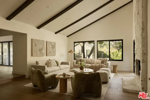 $3,899,000 | 17539 West Magnolia Boulevard, Encino, CA 91316