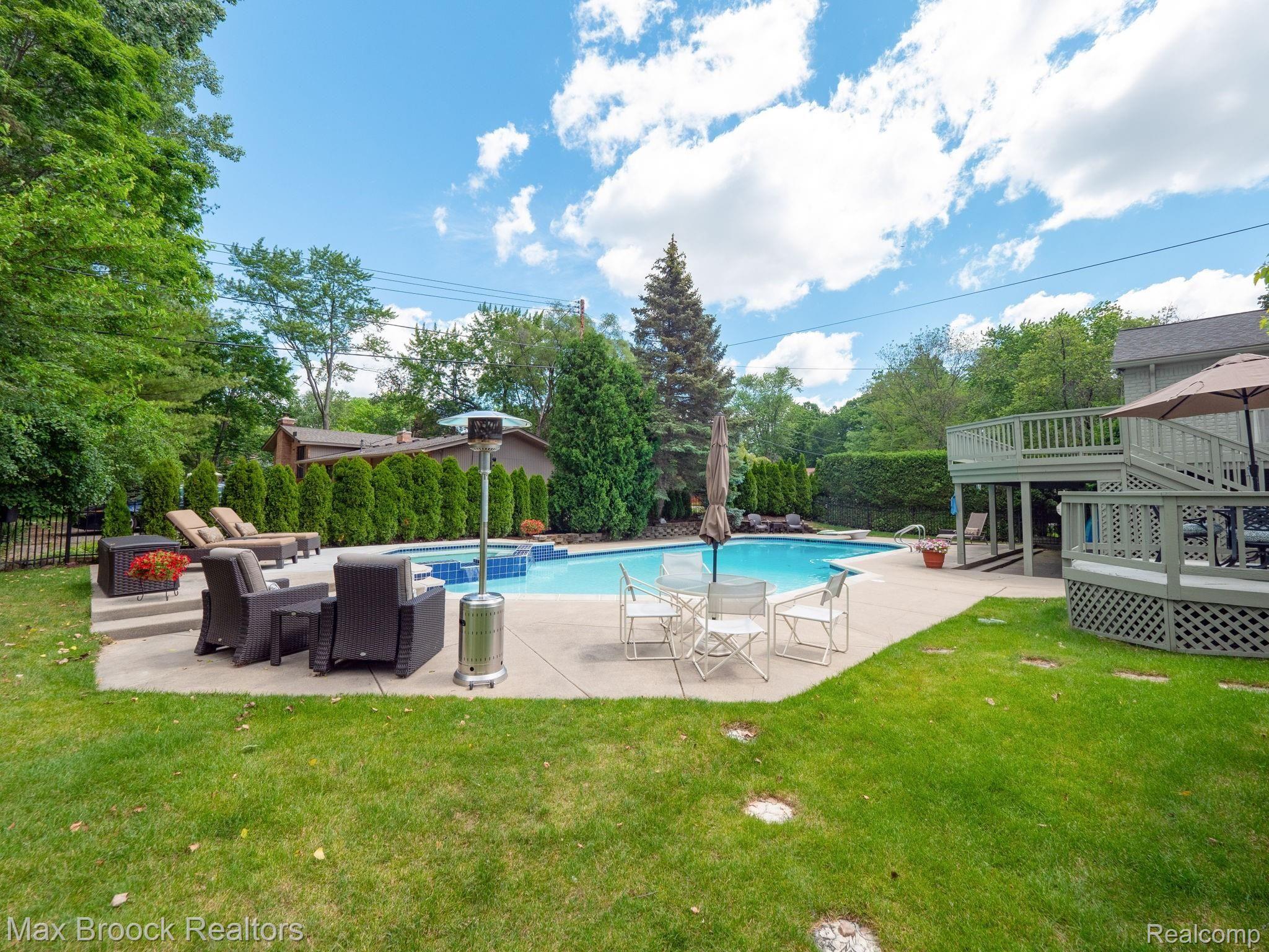 4626 Patrick Road West Bloomfield, MI 48322 - Photo 55 of 60 P3122565.jpg