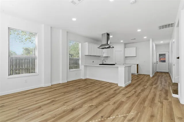 a view of back yard of the house