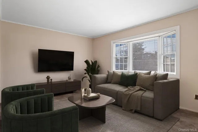 $649,000 | 3 Poplar Avenue, Farmingdale, NY 11735