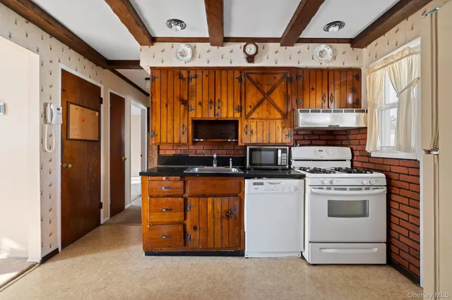 $649,000 | 3 Poplar Avenue, Farmingdale, NY 11735