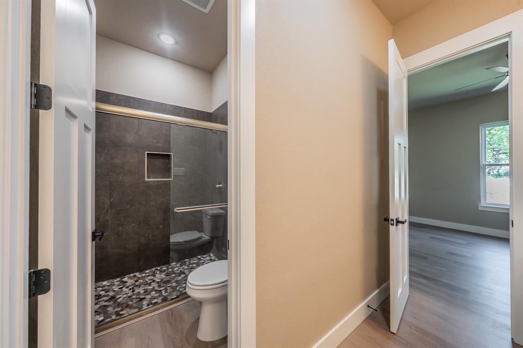 114 Ridgeline Drive Chico, TX 76431 - Photo 21 of 38 2nd Full Bathroom-Jack and Jill Style