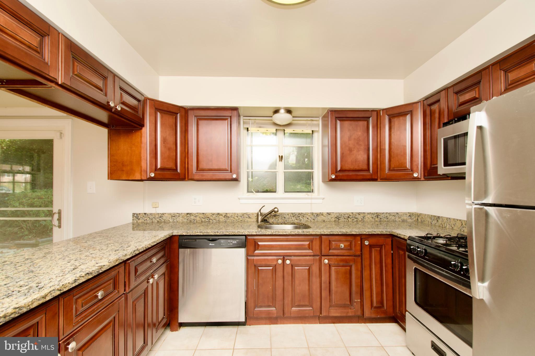 5311 Juxon Place Springfield, VA 22151 - Photo 8 of 47