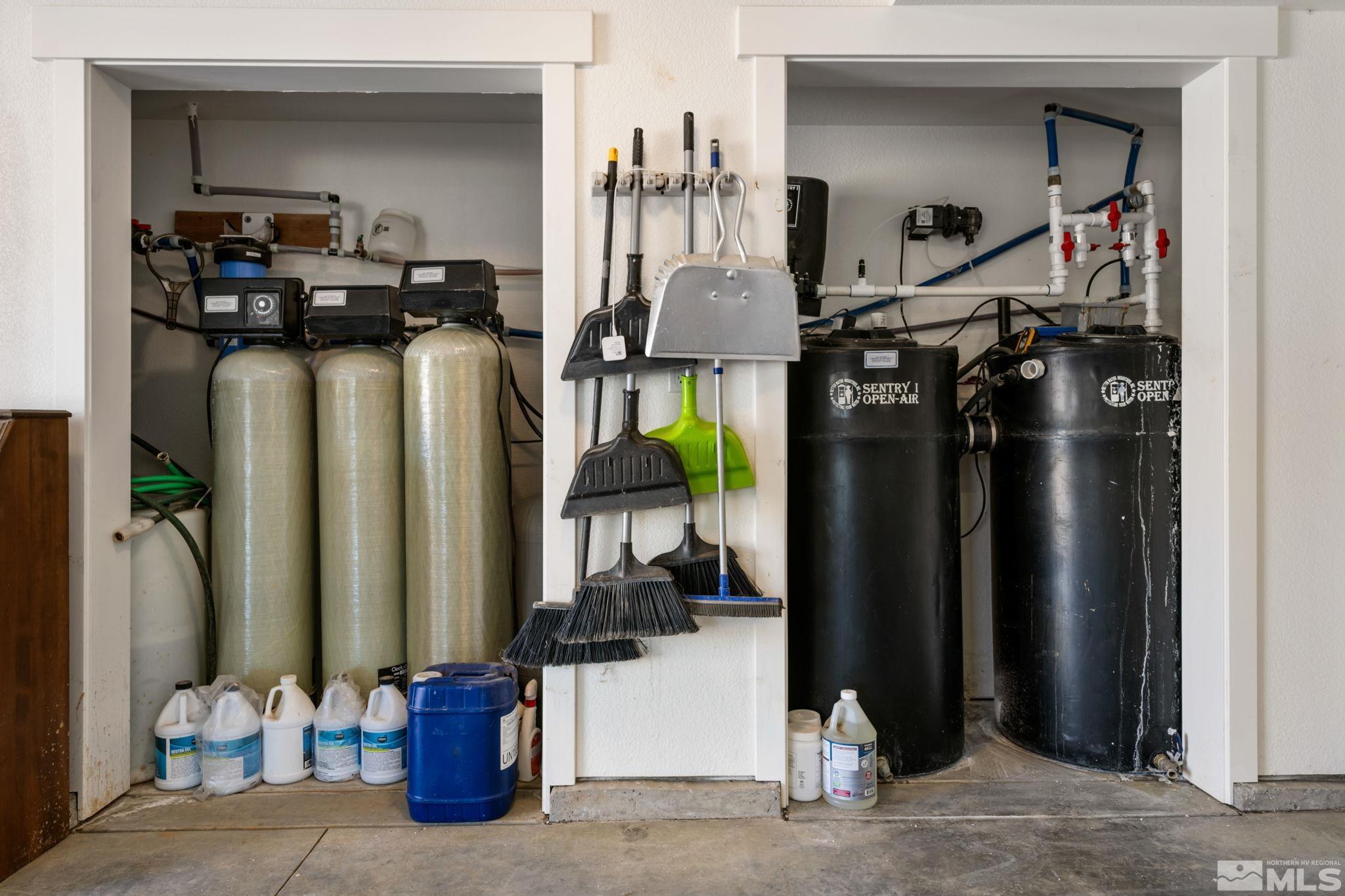 205 Eagle Vw Trail Dayton, NV 89403 - Photo 20 of 40 a view of a living room