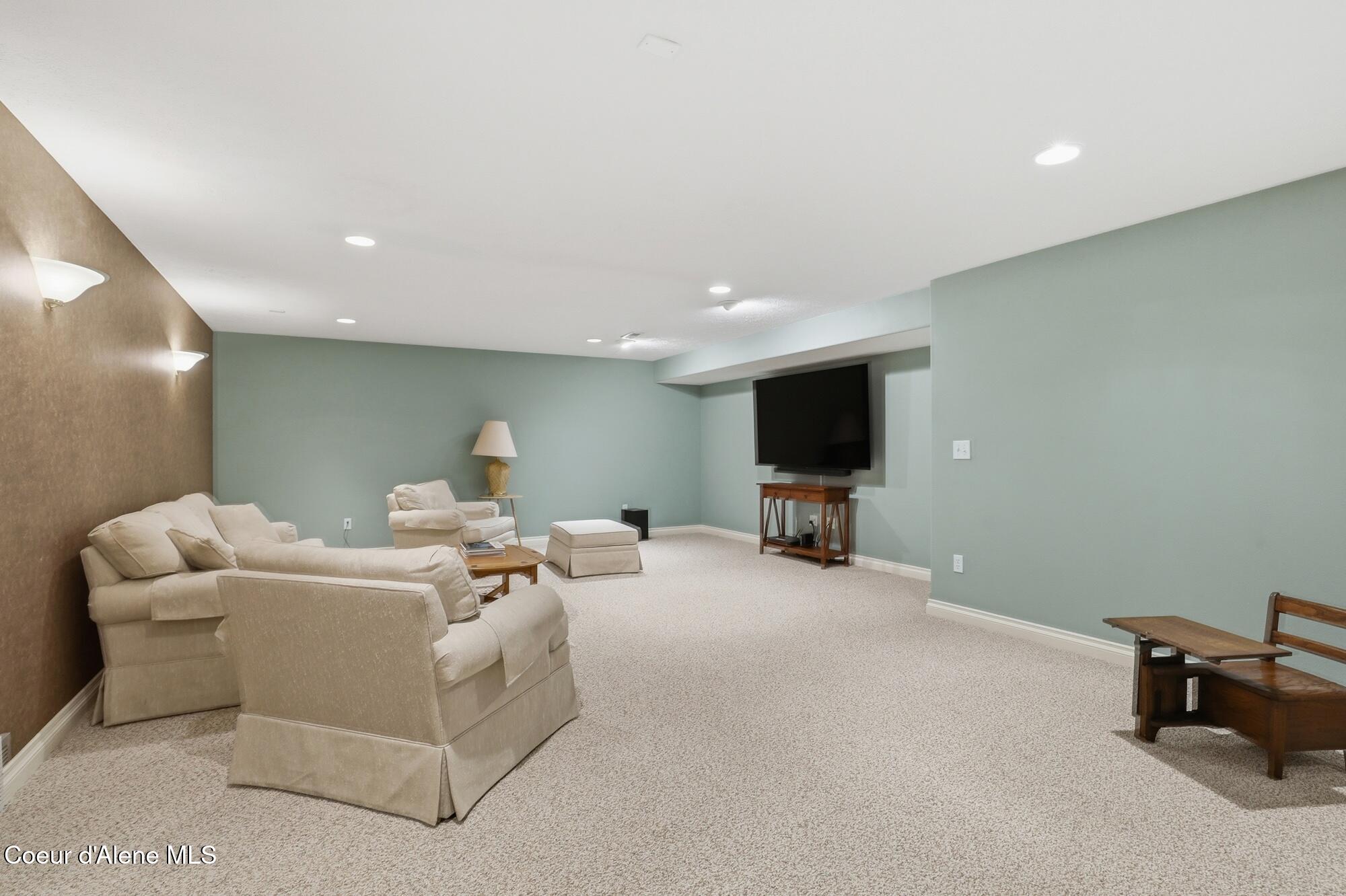 6909 West Ridgeway Road Deer Park, WA 99006 - Photo 36 of 70 Downstairs fam