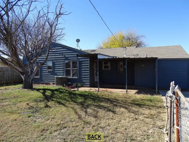 $70,000 | 1921 Ave O, Anson, TX 79501