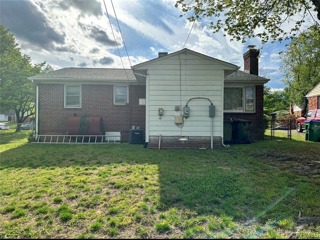 3907 Rosedale Avenue Richmond, VA 23227 - Photo 5 of 10 a front view of a house with a garden