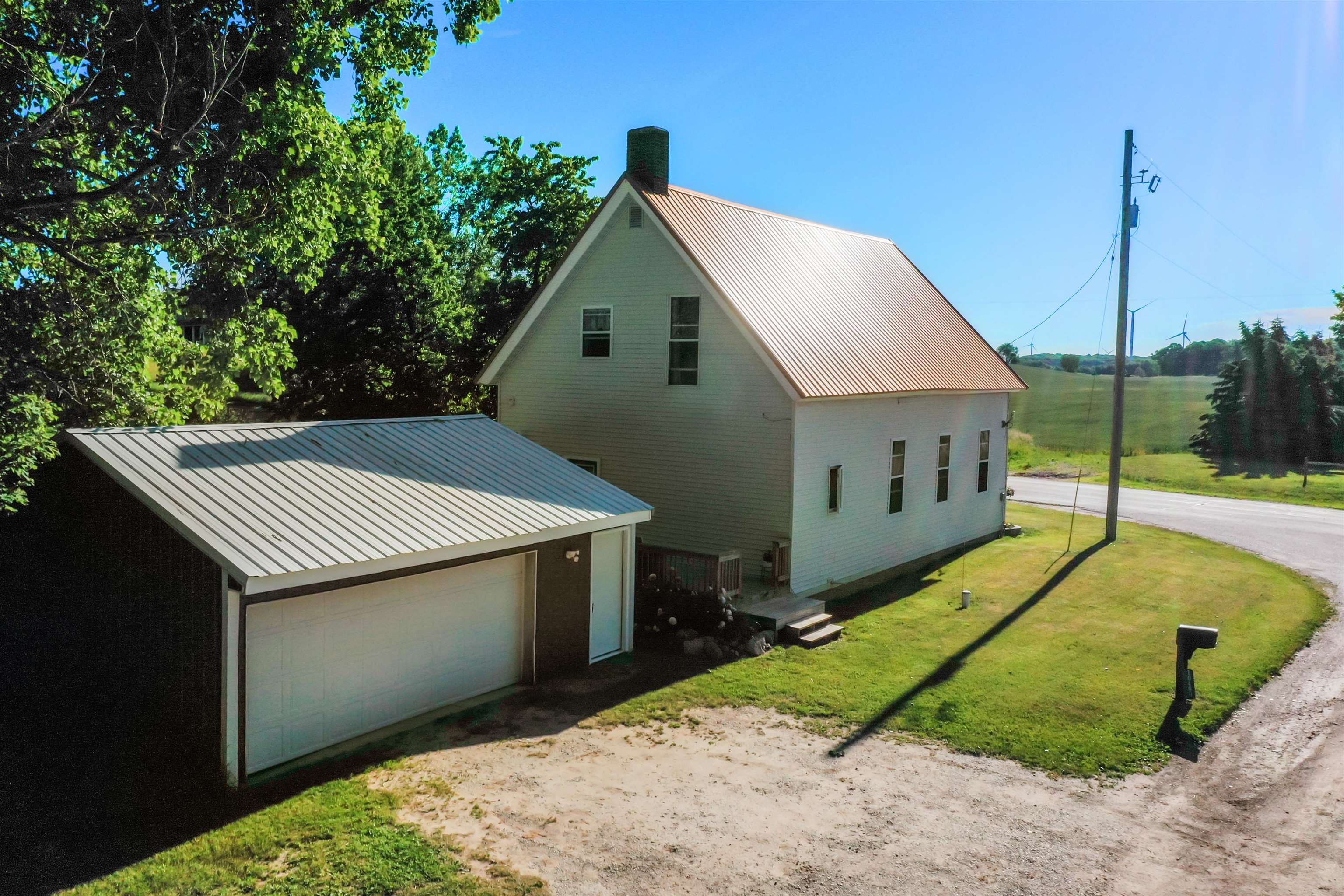 10490 47 Road Cadillac, MI 49601 - Photo 5 of 39 1901617-4.JPG