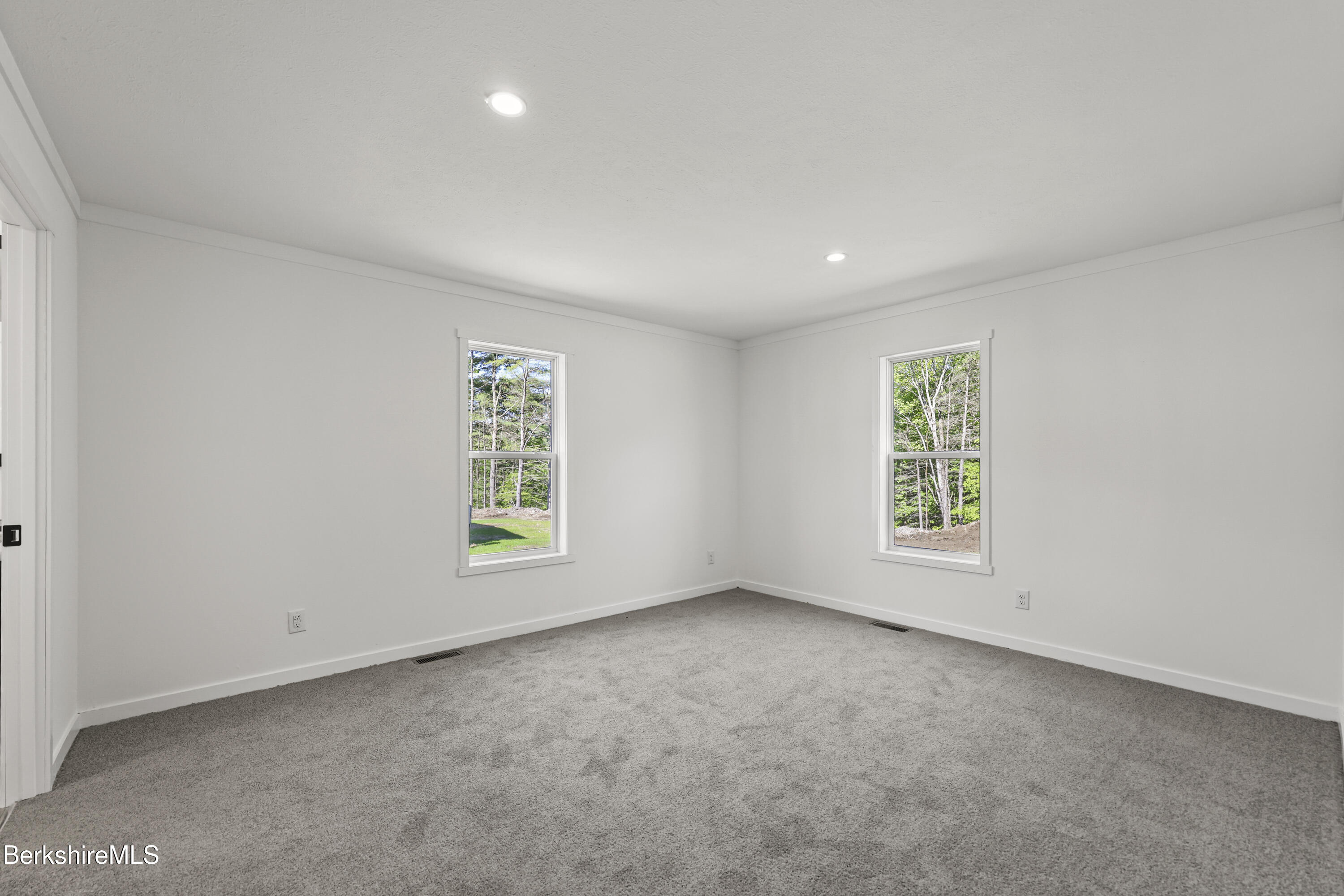 395 Cheshire Road, Unit 102 Pittsfield, MA 01201 - Photo 18 of 28 an empty room with a window