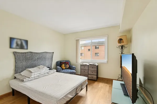 $225,000 | 702 Cobblestone Circle, Unit D, Glenview, IL 60025