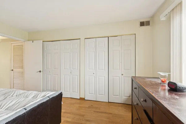 $225,000 | 702 Cobblestone Circle, Unit D, Glenview, IL 60025
