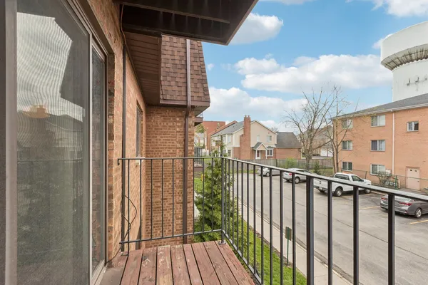 $225,000 | 702 Cobblestone Circle, Unit D, Glenview, IL 60025