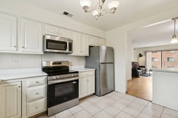 $225,000 | 702 Cobblestone Circle, Unit D, Glenview, IL 60025