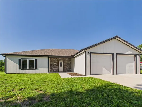 $365,000 | 125 Northwest 171 Road, Warrensburg, MO 64093