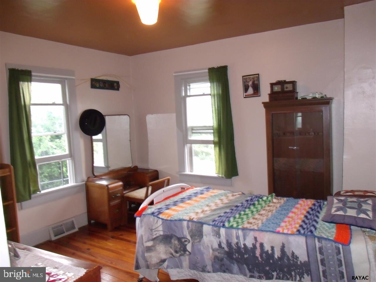 796 Mill Road Spring Grove, PA 17362 - Photo 15 of 20