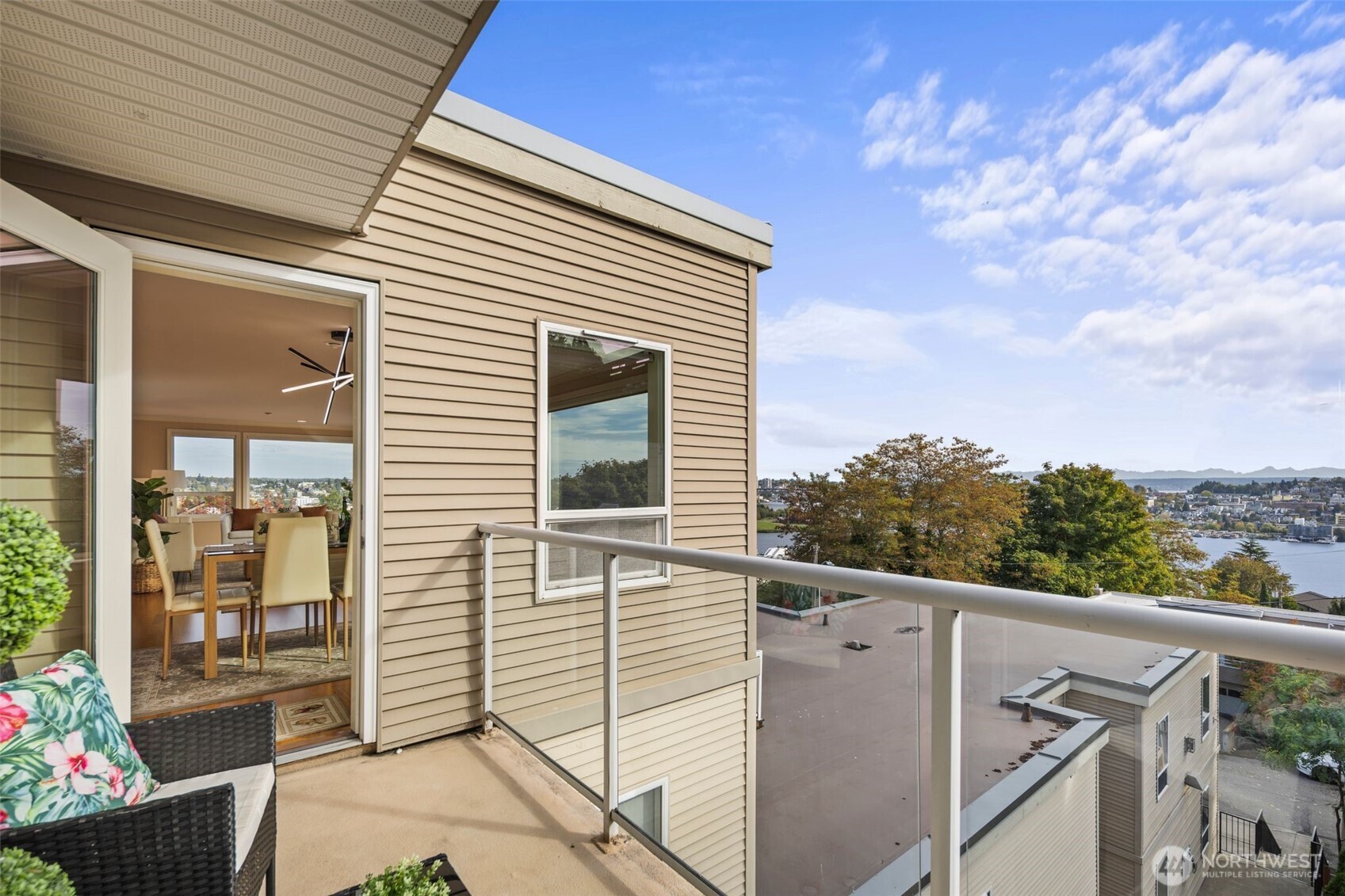 559 McGraw Street, Unit 402 Seattle, WA 98109 - Photo 21 of 39 a view of a balcony