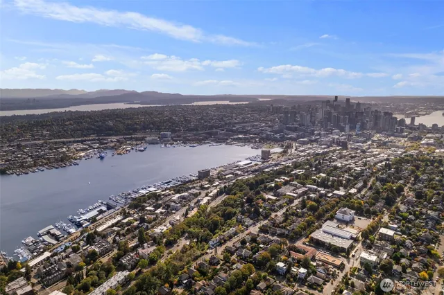 $725,000 | 559 McGraw Street, Unit 402, Seattle, WA 98109