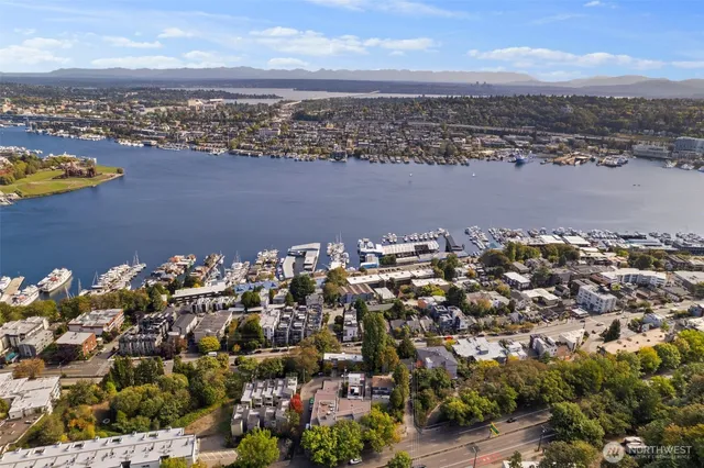 $725,000 | 559 McGraw Street, Unit 402, Seattle, WA 98109