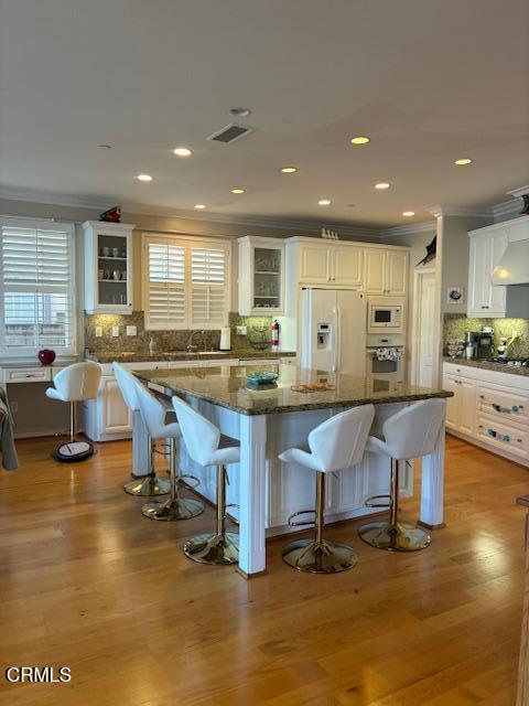 1470 Viewpoint Drive Oxnard, CA 93035 - Photo 4 of 23 a kitchen with lots of counter top space and chairs
