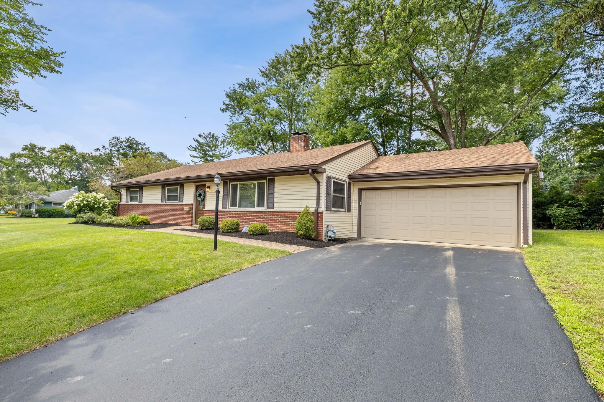 3951 Mountview Road Columbus, OH 43220 - Photo 2 of 35 Front of Home