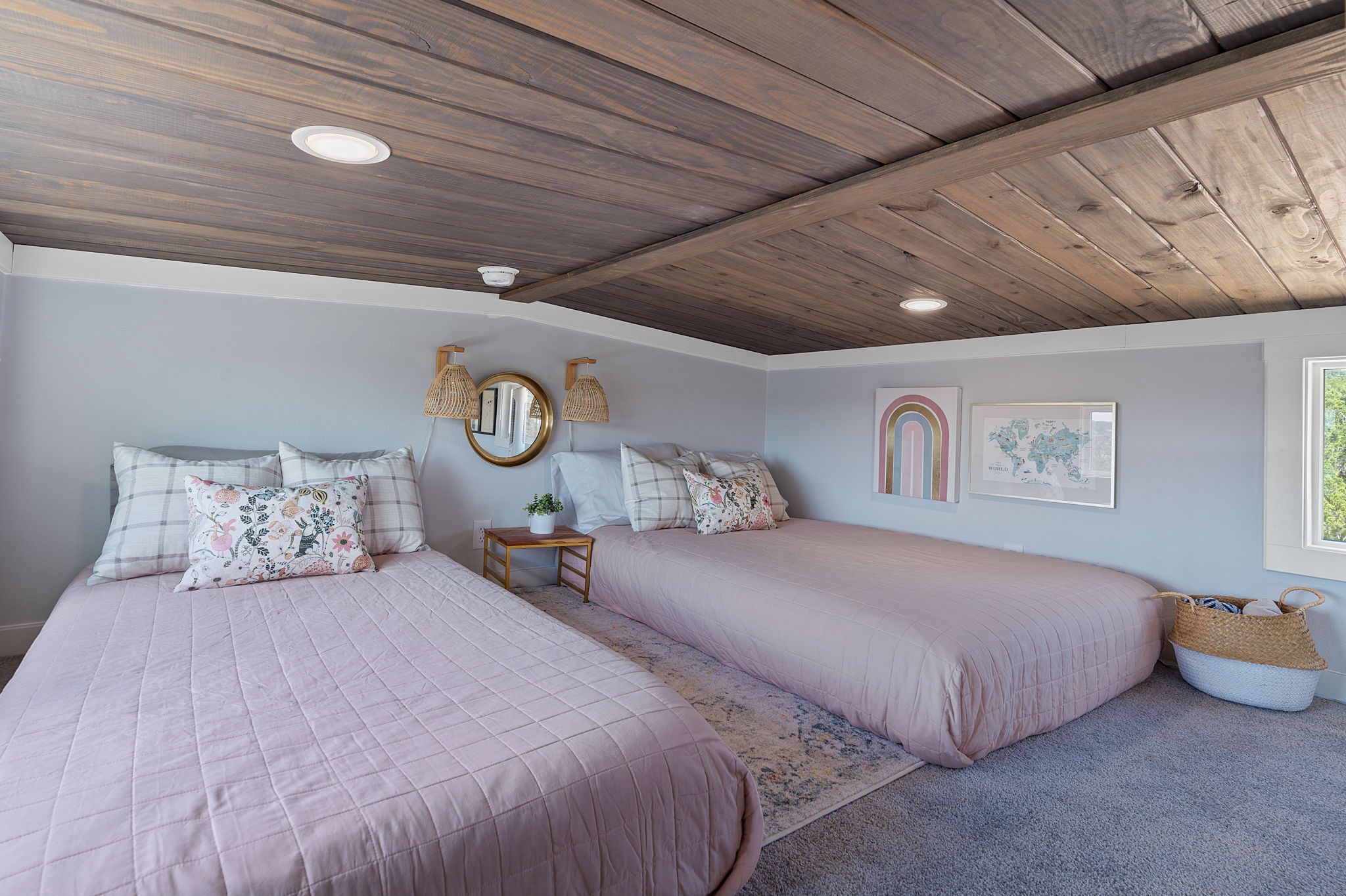 635 Ivean Pearson Road Lago Vista, TX 78645 - Photo 14 of 24 a spacious bedroom with a bed and a table