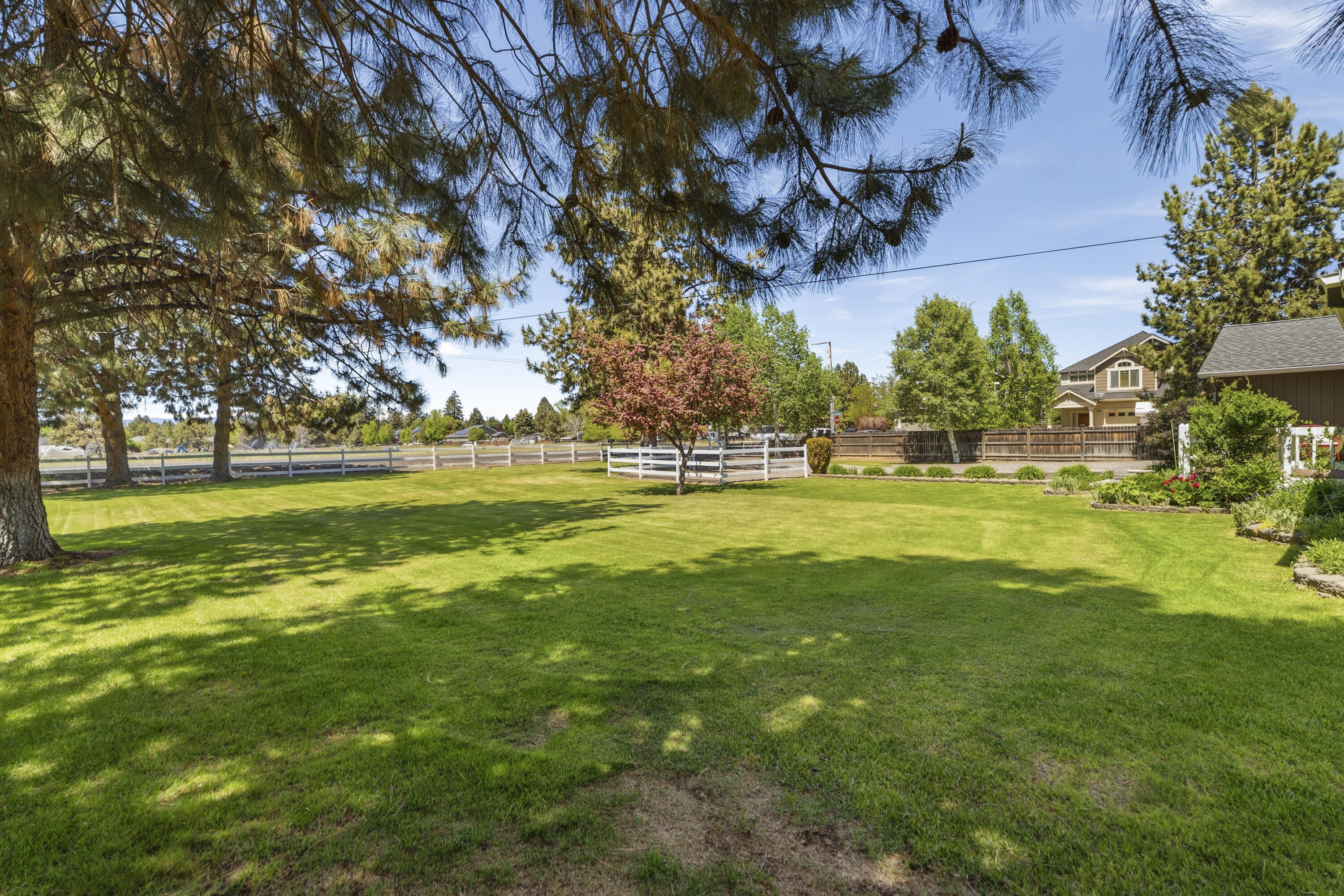 61908 Pettigrew Road Bend, OR 97702 - Photo 51 of 62 08-Exterior