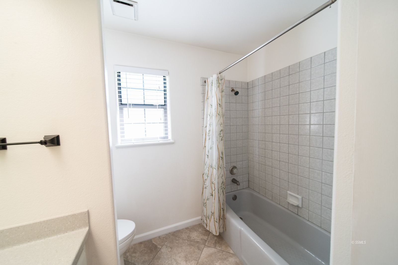 1205 Flora Way Ridgecrest, CA 93555 - Photo 35 of 46 a bathroom with a bathtub and shower