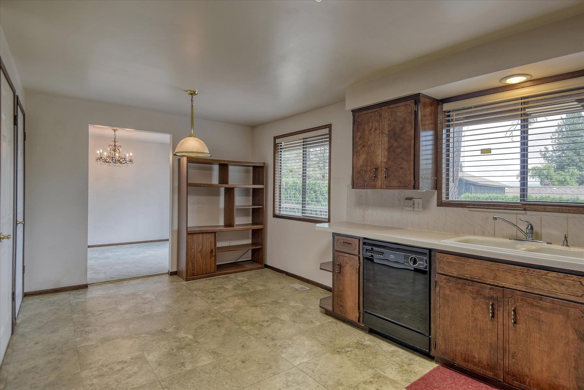 14804 Gleneden Spokane, WA 99208 - Photo 9 of 35