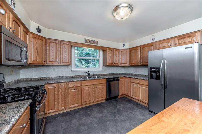 931 Linden Road Eighty Four, PA 15330 - Photo 3 of 22