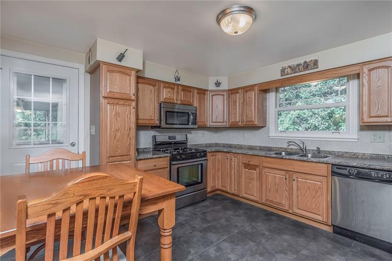 931 Linden Road Eighty Four, PA 15330 - Photo 4 of 22