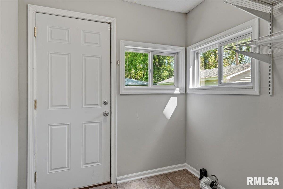 1101 West Maple Avenue South Springfield, IL 62704 - Photo 5 of 44