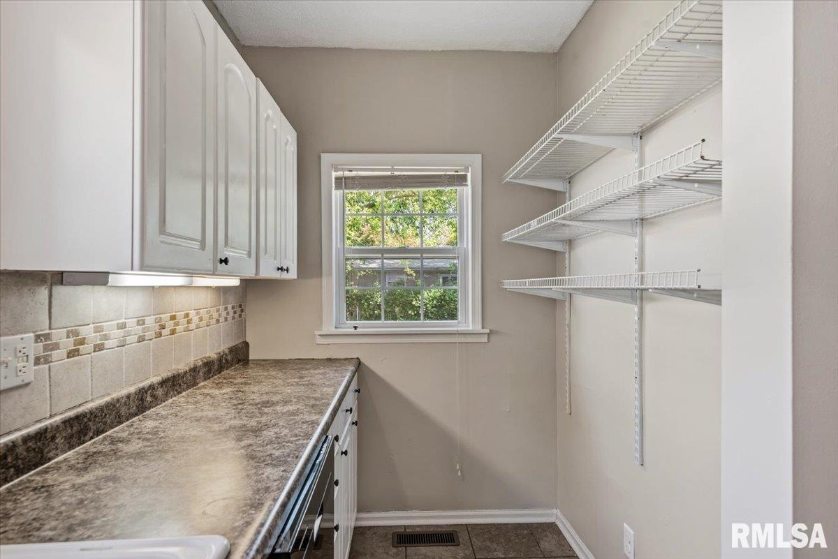 1101 West Maple Avenue South Springfield, IL 62704 - Photo 9 of 44