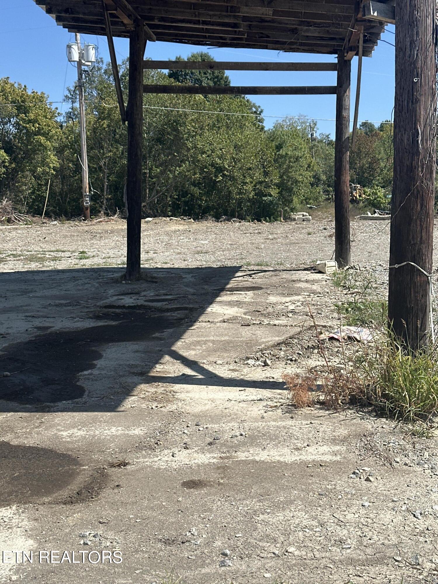 3650 Back Valley Road Speedwell, TN 37870 - Photo 10 of 22 image