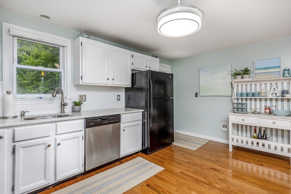183 Stockbridge Road Scituate, MA 02066 - Photo 5 of 28 Gallery Image 5